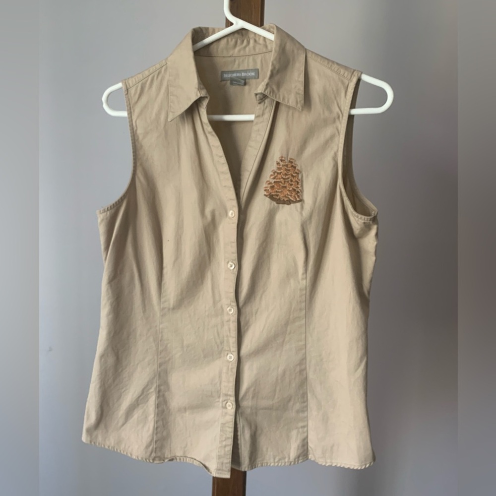 BEECHERS BROOK | Vintage Sleeveless Shirt | w/Hand Embroidered Pinecone | Sz M
